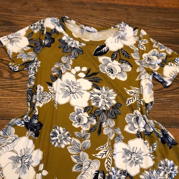 Floral Print Top - Picture 6 of 12